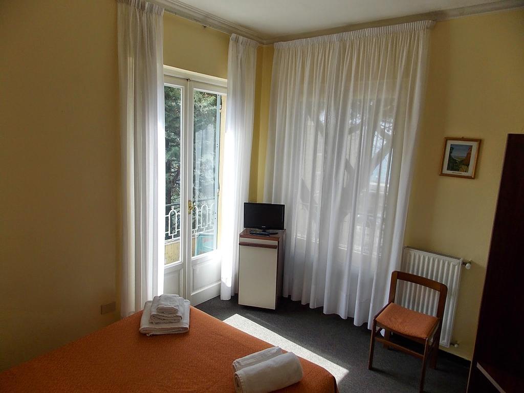 Hotel Arco Del Sole Lavagna Szoba fotó